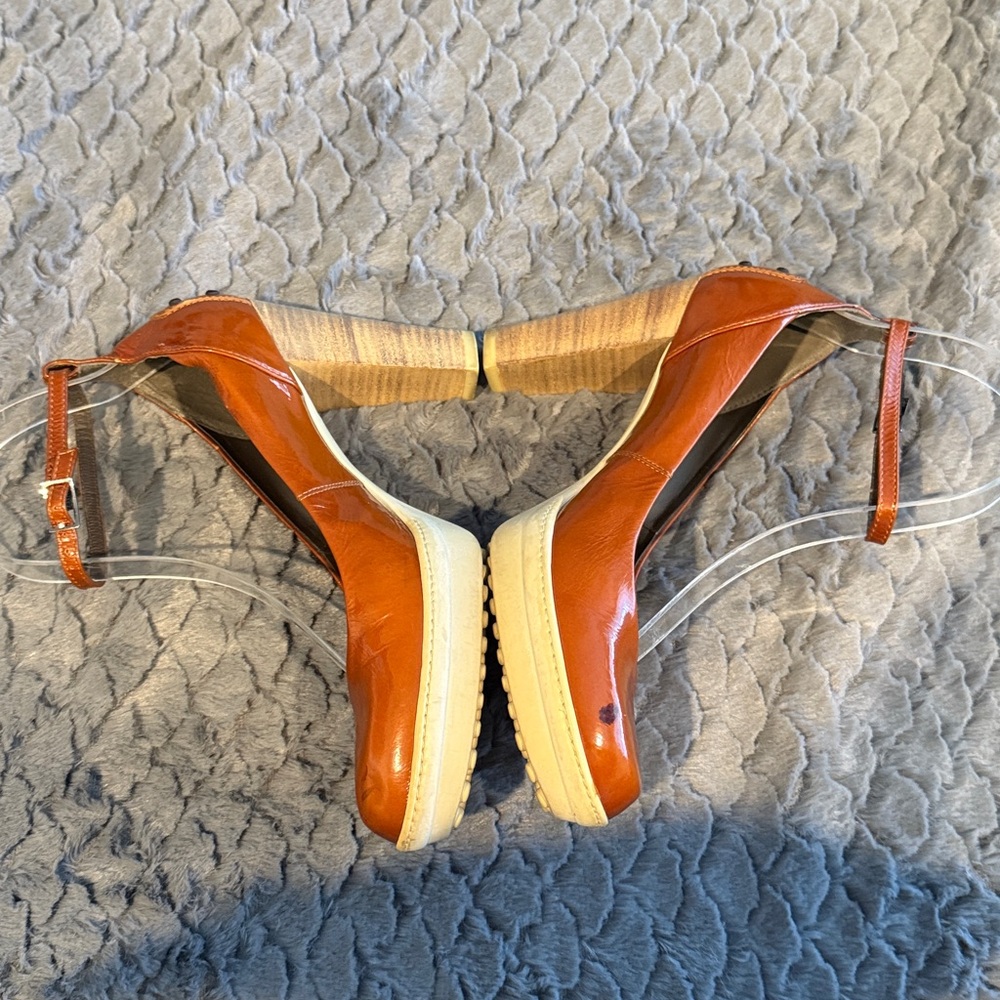 TODS PATENT LEATHER  TAN ANKLE STRAP PUMPS ROUND TOE ITALIAN HEELS WOMEN'S SZ 35 - Picture 7 of 11